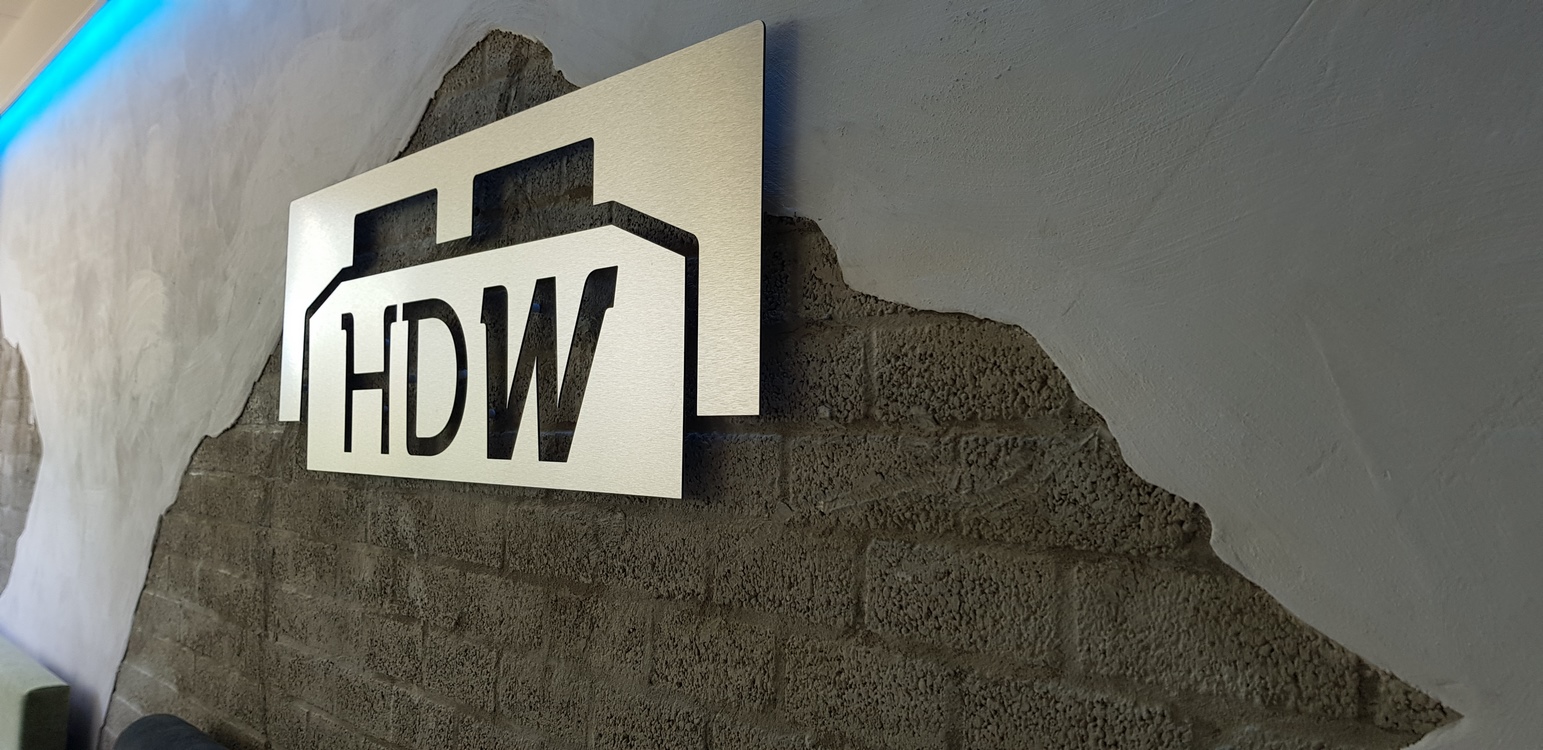 HDW logo aan de muur